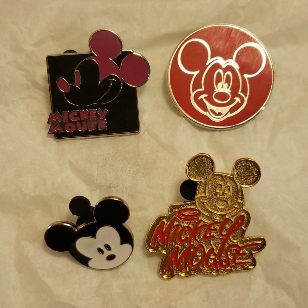 🎁 SALE 🎁 4 Mickey Disney Trading Pins
